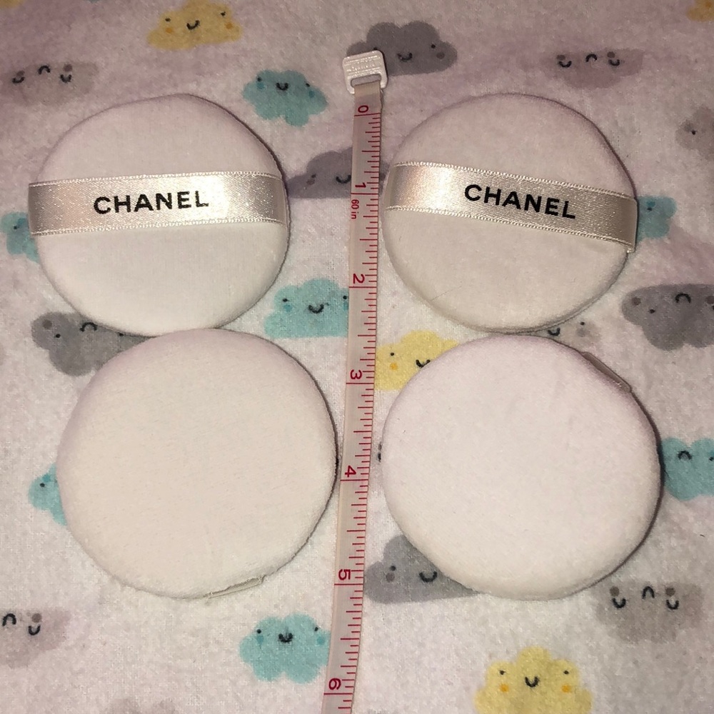 CHANEL Velour Puff - Picture 3 of 5